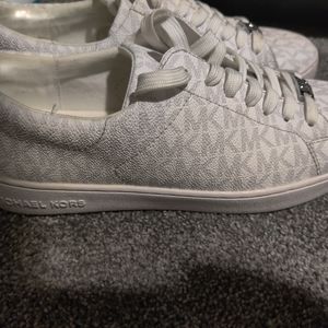 Women shoes